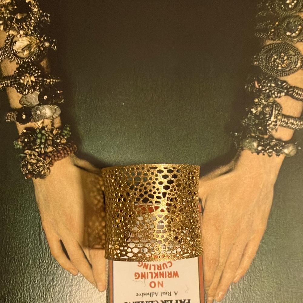 Beautiful, gold vintage bracelet.